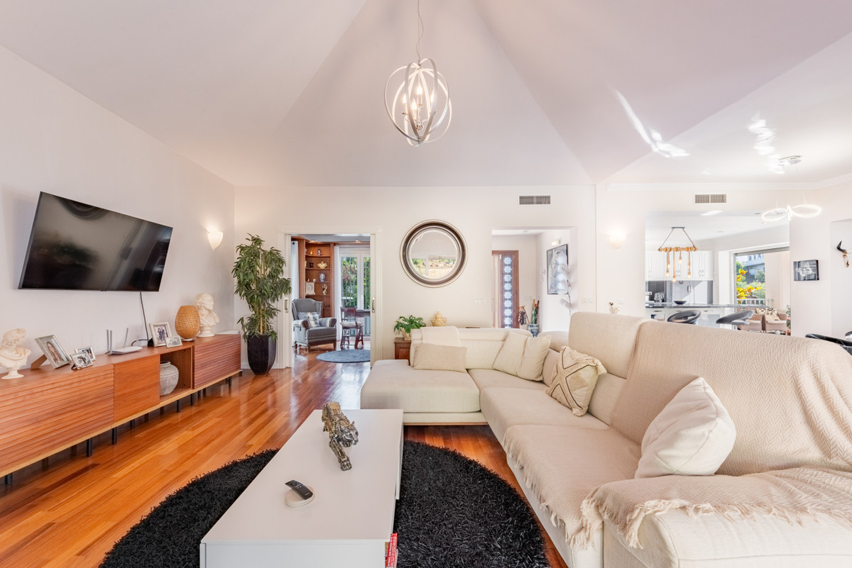 Se vende Villa - Chalet de 6 dormitorios en Costa Del Sol, Málaga, España