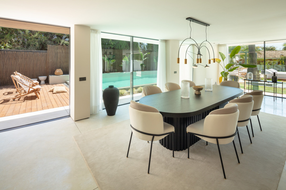 Se vende Villa - Chalet de 4 dormitorios en Costa Del Sol, Málaga, España