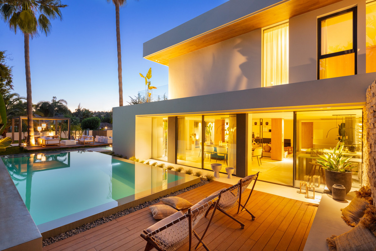 Se vende Villa - Chalet de 4 dormitorios en Costa Del Sol, Málaga, España