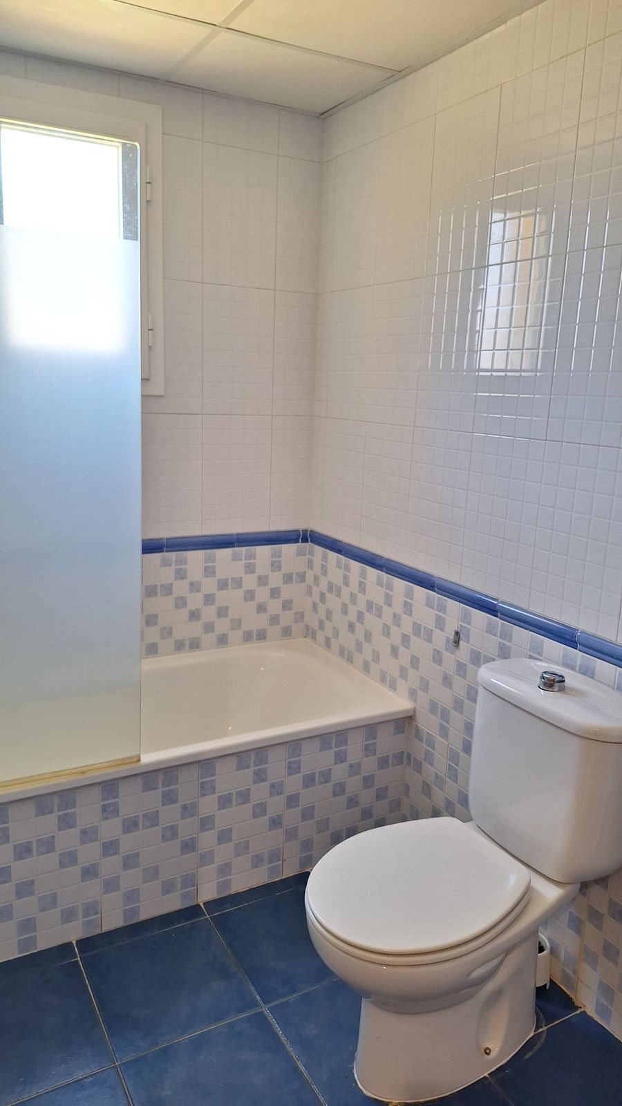 Se vende Apartamento Planta Media de 3 dormitorios en Costa Del Sol, Málaga, España