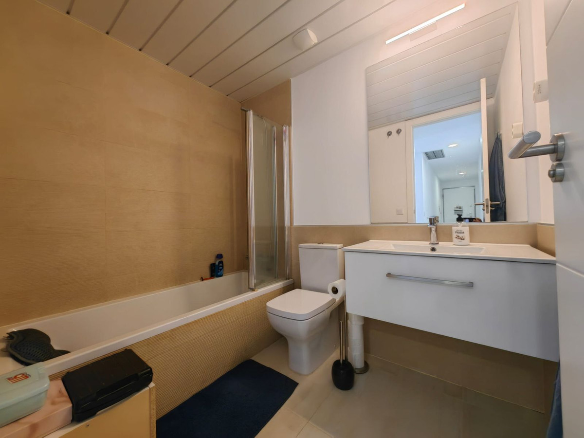 Se vende Apartamento Planta Media de 3 dormitorios en Costa Del Sol, Málaga, España