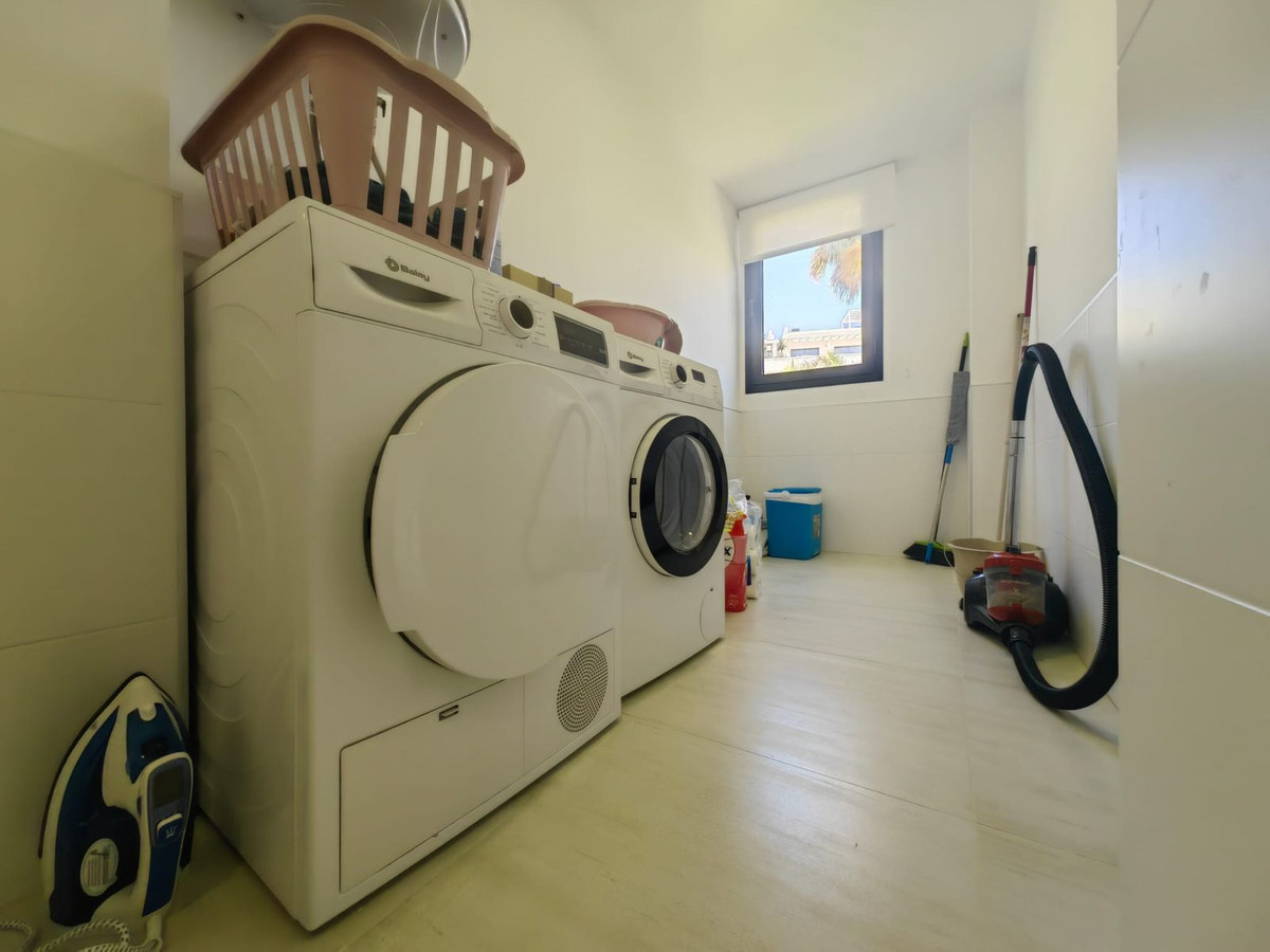 Se vende Apartamento Planta Media de 3 dormitorios en Costa Del Sol, Málaga, España