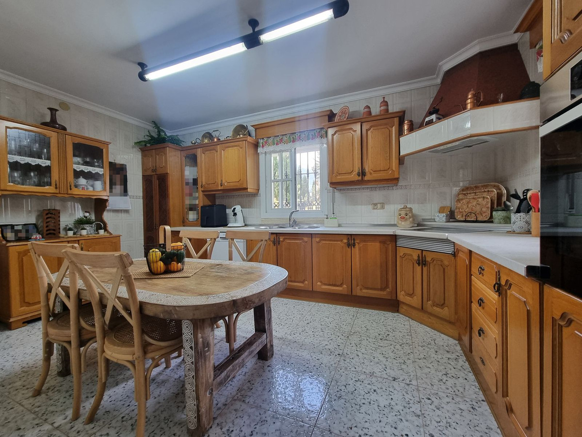 9 Bed Townhouse for sale in Alhaurín El Grande Costa Del Sol, Málaga, Spain