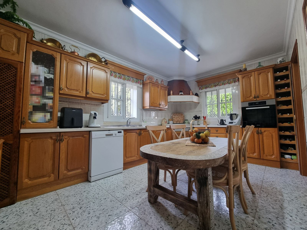 9 Bed Townhouse for sale in Alhaurín El Grande Costa Del Sol, Málaga, Spain