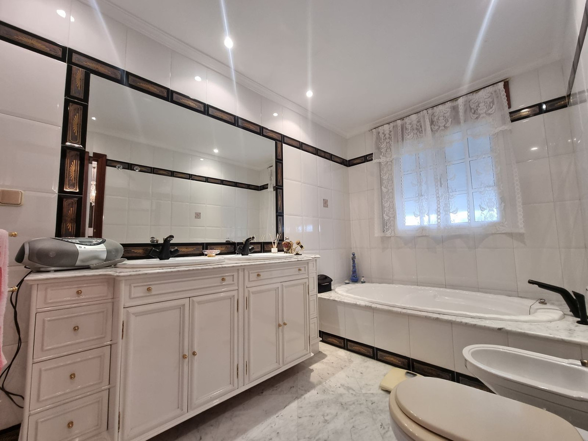 9 Bed Townhouse for sale in Alhaurín El Grande Costa Del Sol, Málaga, Spain