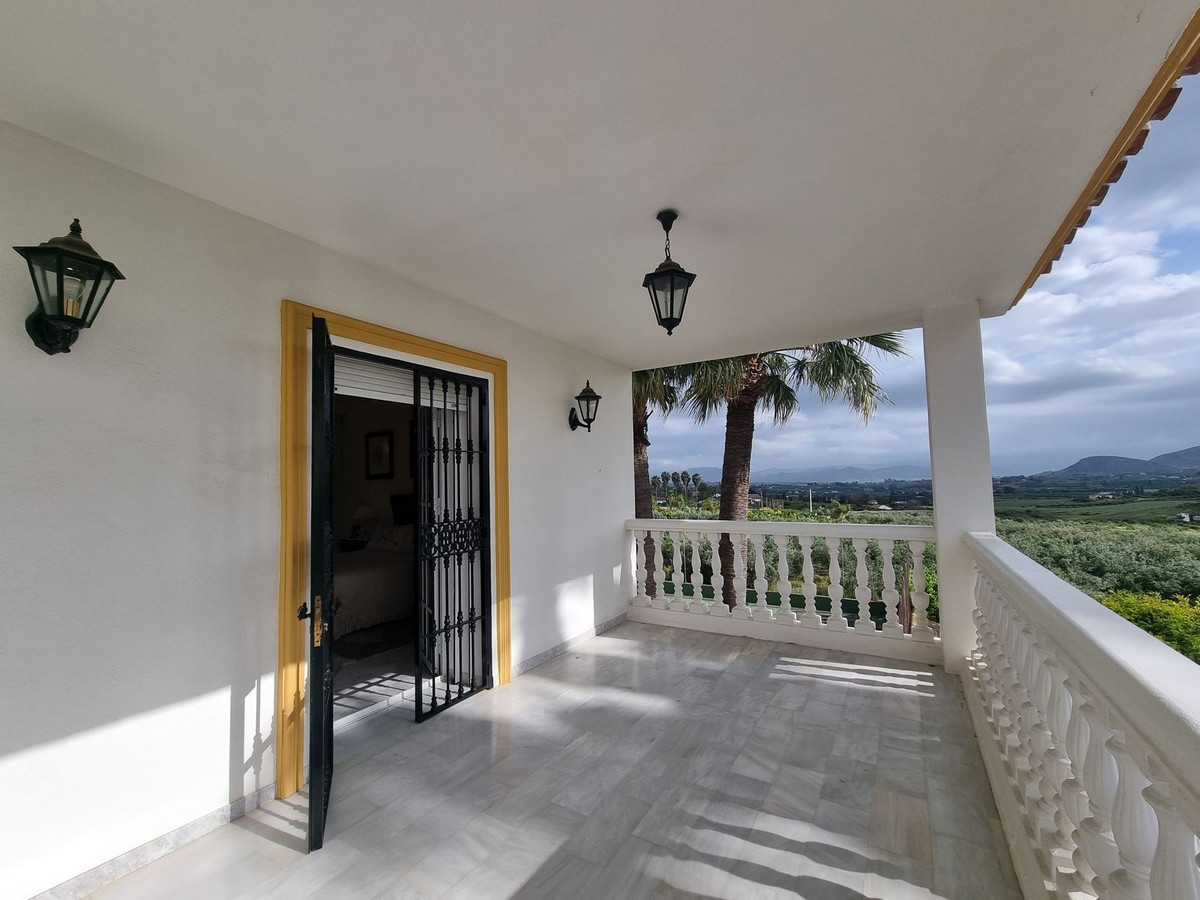 9 Bed Townhouse for sale in Alhaurín El Grande Costa Del Sol, Málaga, Spain