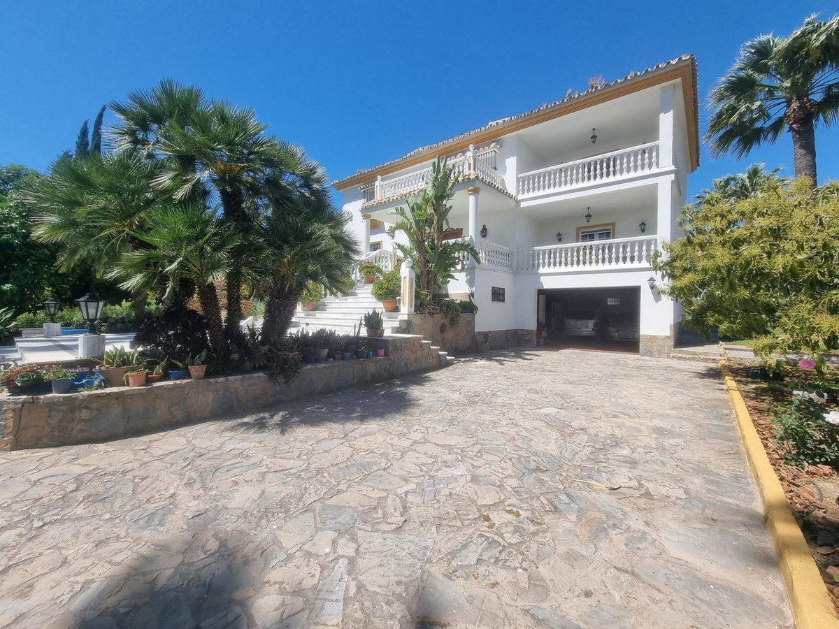 9 Bed Townhouse for sale in Alhaurín El Grande Costa Del Sol, Málaga, Spain