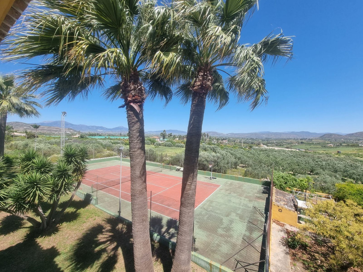 9 Bed Townhouse for sale in Alhaurín El Grande Costa Del Sol, Málaga, Spain