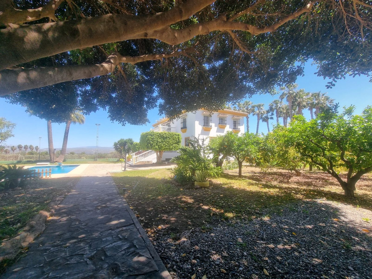 9 Bed Townhouse for sale in Alhaurín El Grande Costa Del Sol, Málaga, Spain