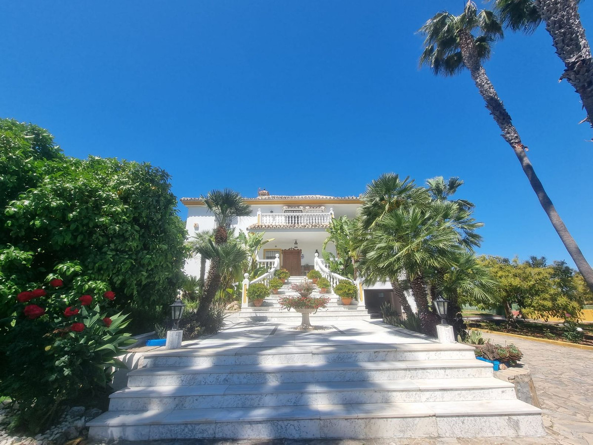 9 Bed Townhouse for sale in Alhaurín El Grande Costa Del Sol, Málaga, Spain