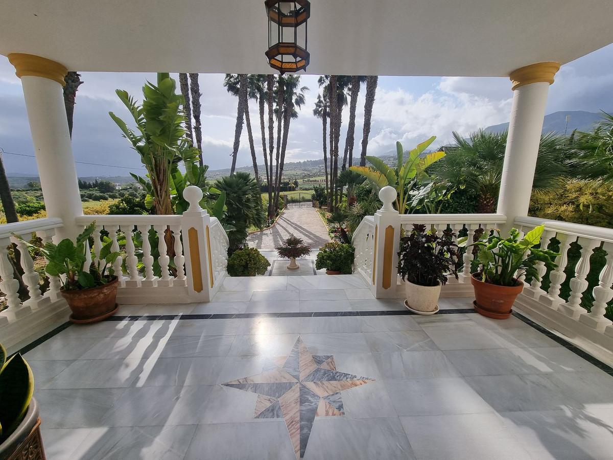 9 Bed Townhouse for sale in Alhaurín El Grande Costa Del Sol, Málaga, Spain