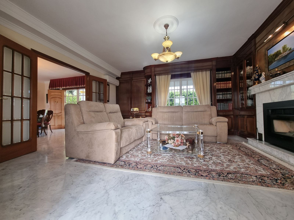 9 Bed Townhouse for sale in Alhaurín El Grande Costa Del Sol, Málaga, Spain