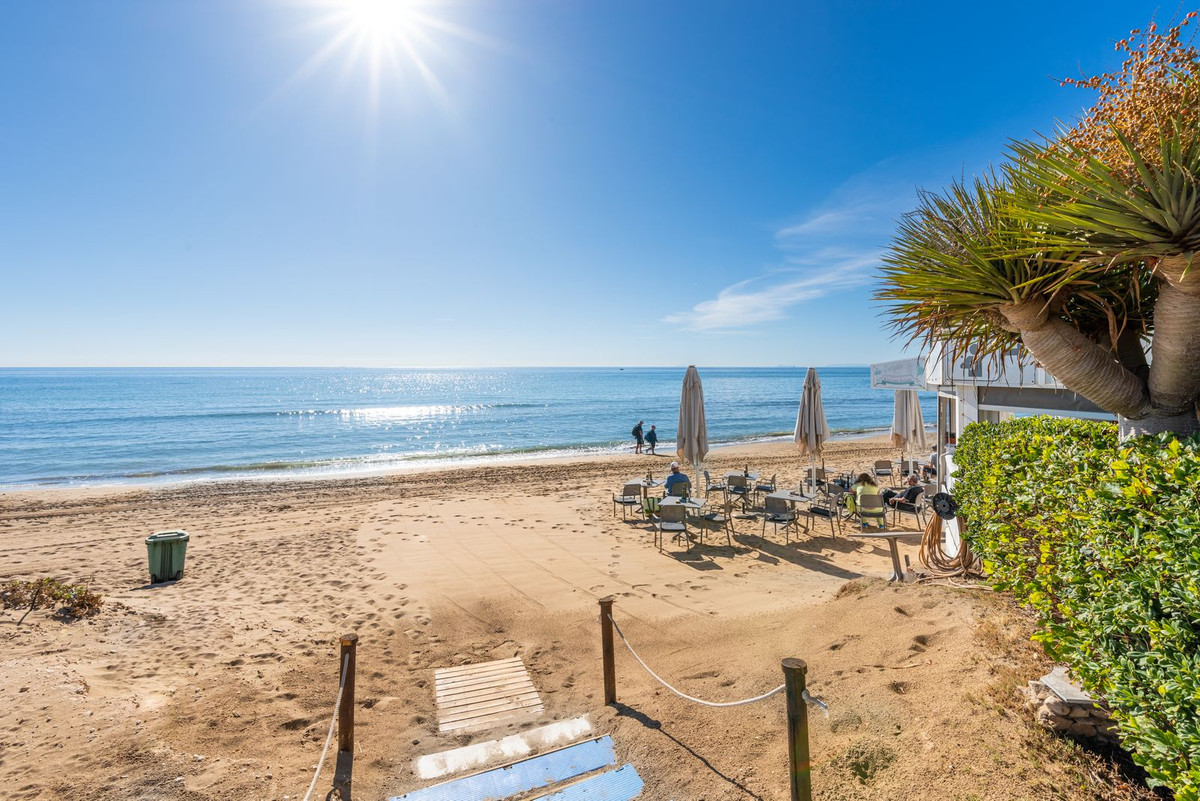 3 Bed Apartment for sale in Marbella Costa Del Sol, Málaga, Spain