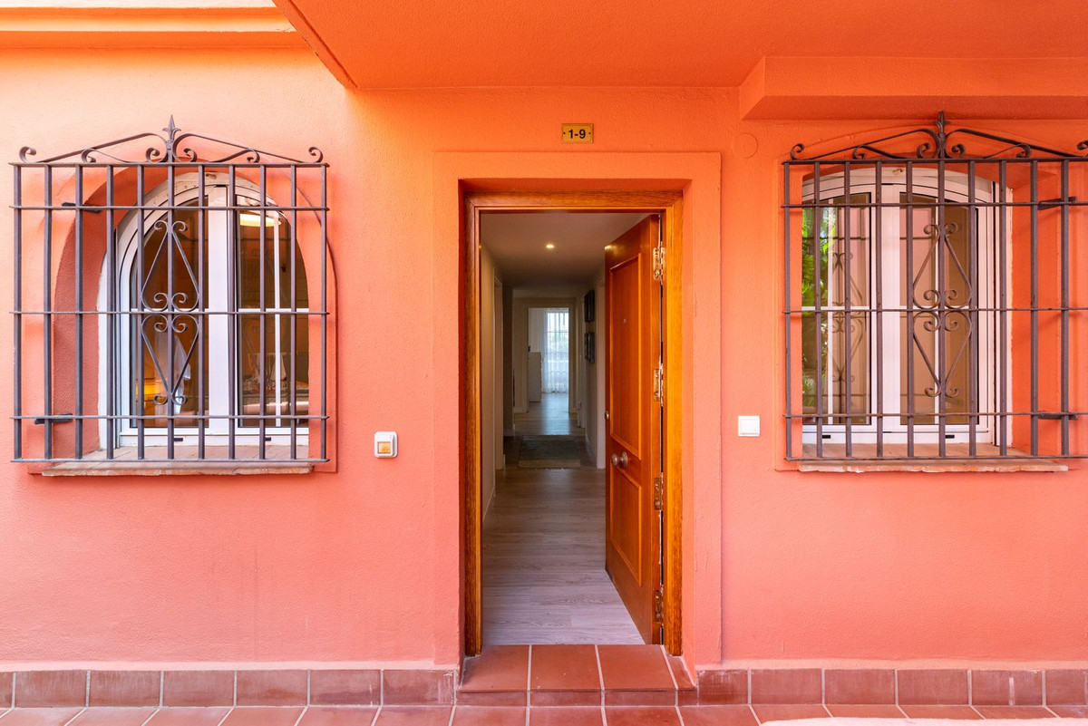 3 Bed Apartment for sale in Marbella Costa Del Sol, Málaga, Spain