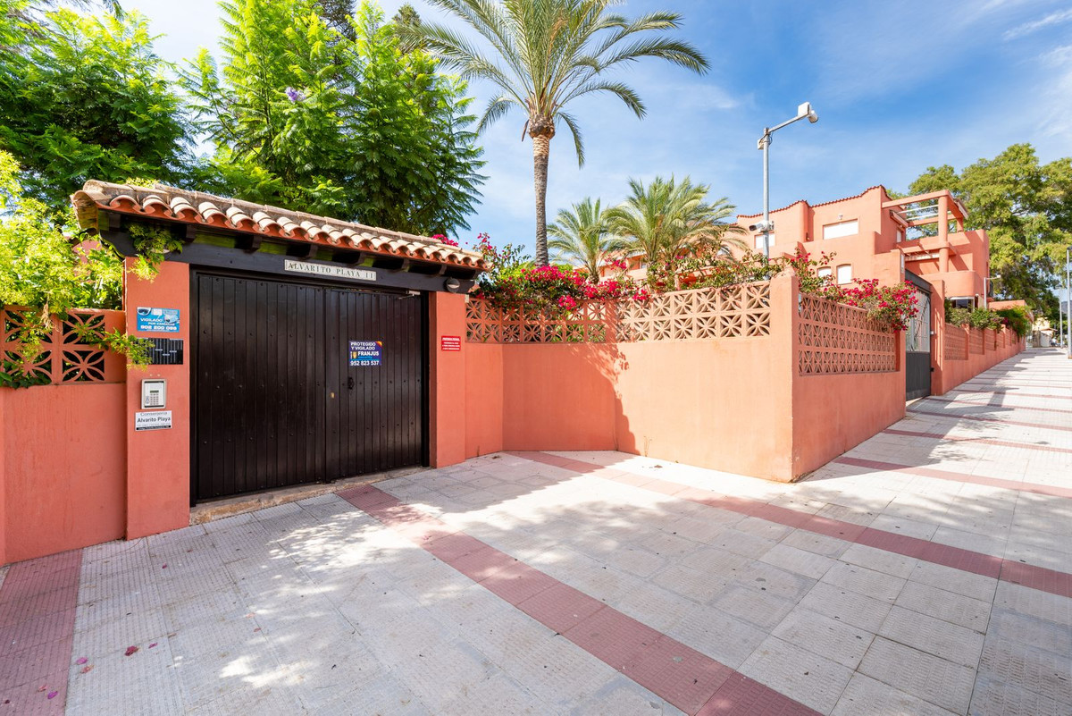 3 Bed Apartment for sale in Marbella Costa Del Sol, Málaga, Spain