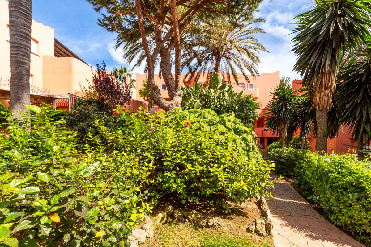3 Bed Apartment for sale in Marbella Costa Del Sol, Málaga, Spain