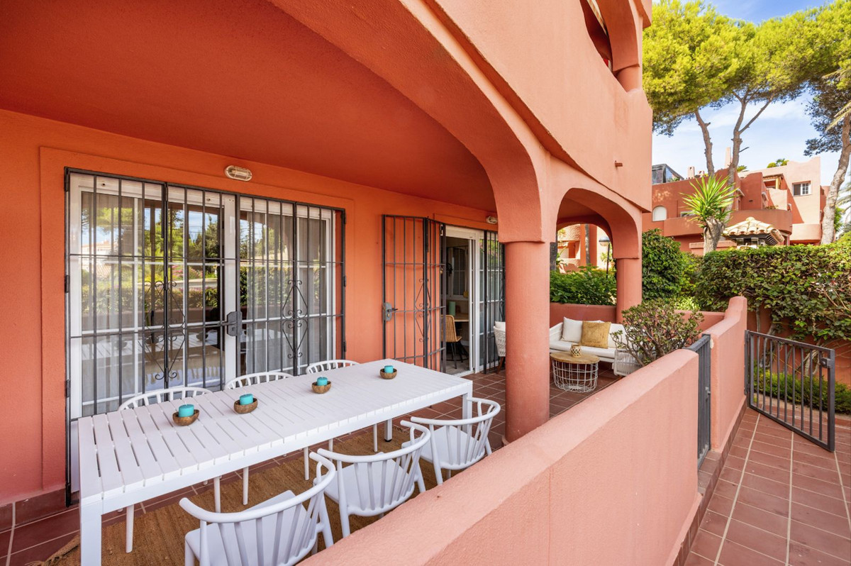 3 Bed Apartment for sale in Marbella Costa Del Sol, Málaga, Spain