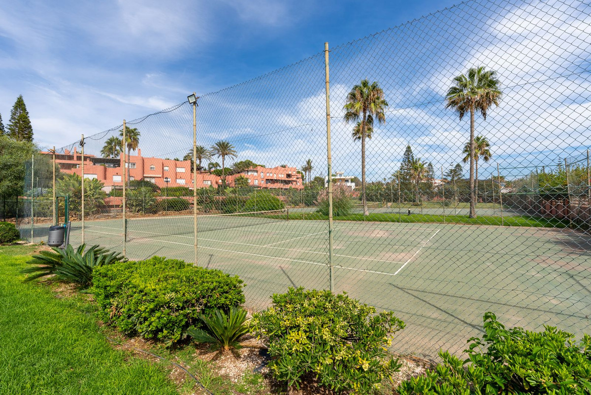 3 Bed Apartment for sale in Marbella Costa Del Sol, Málaga, Spain