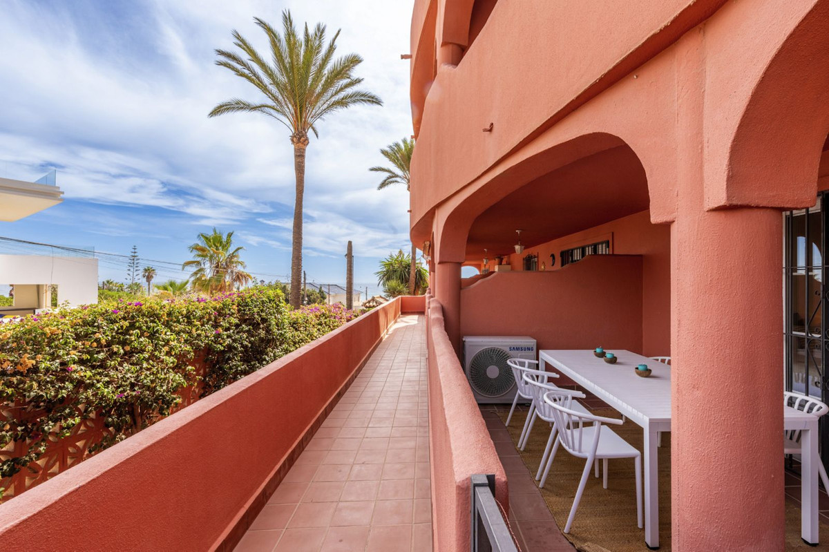 3 Bed Apartment for sale in Marbella Costa Del Sol, Málaga, Spain