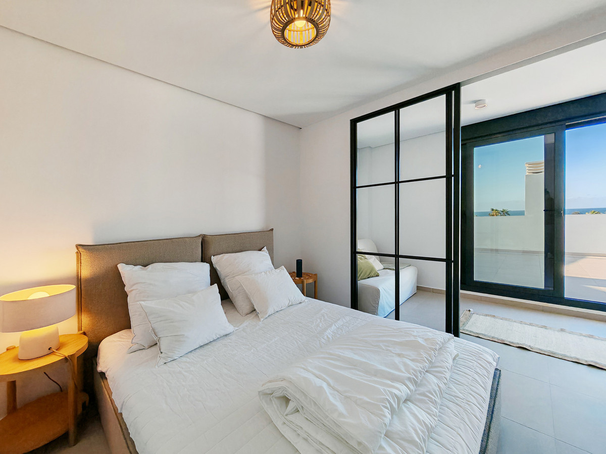 4 Bed Apartment for sale in Estepona Costa Del Sol, Málaga, Spain
