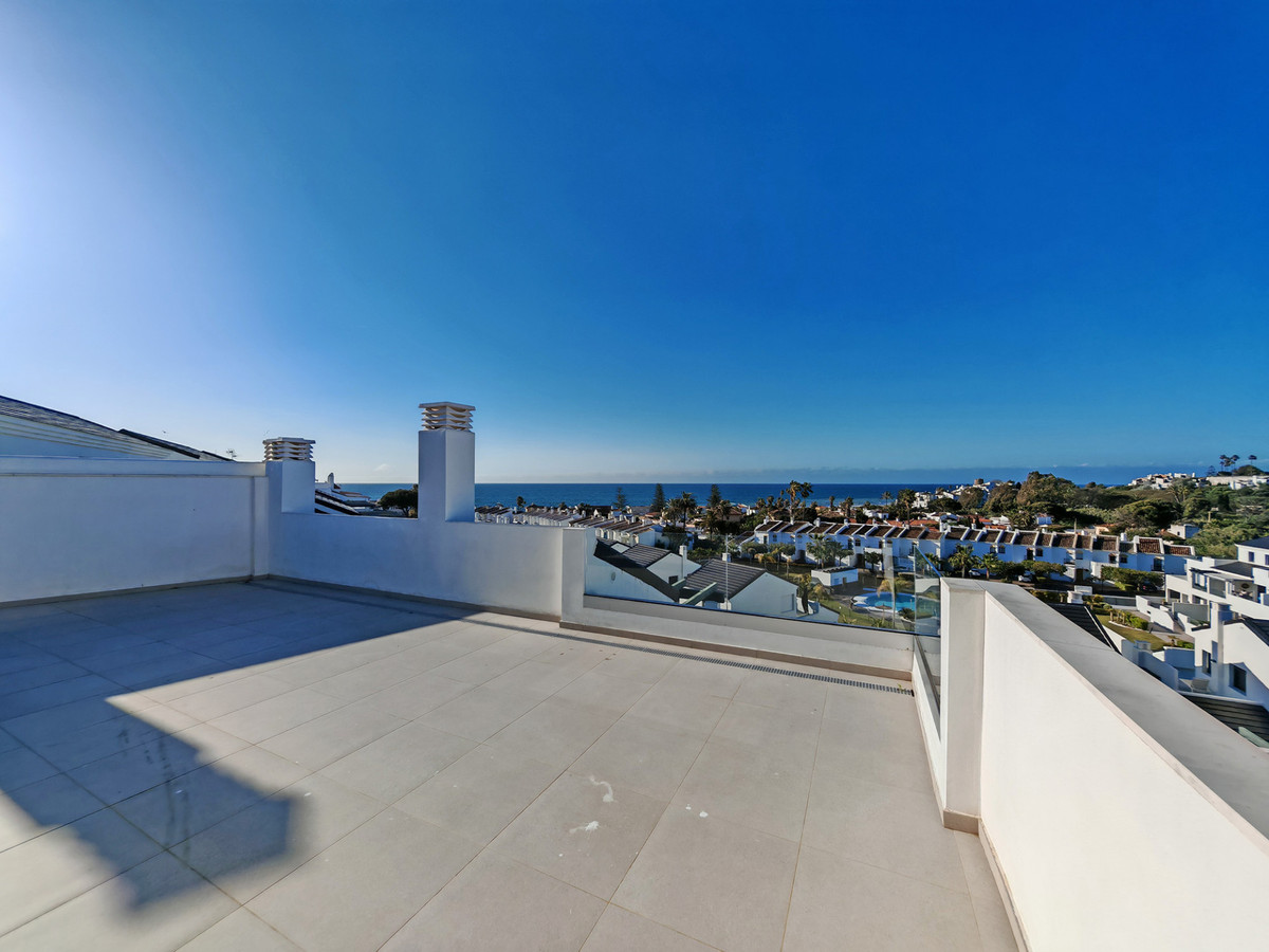 4 Bed Apartment for sale in Estepona Costa Del Sol, Málaga, Spain