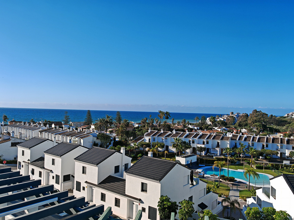 4 Bed Apartment for sale in Estepona Costa Del Sol, Málaga, Spain