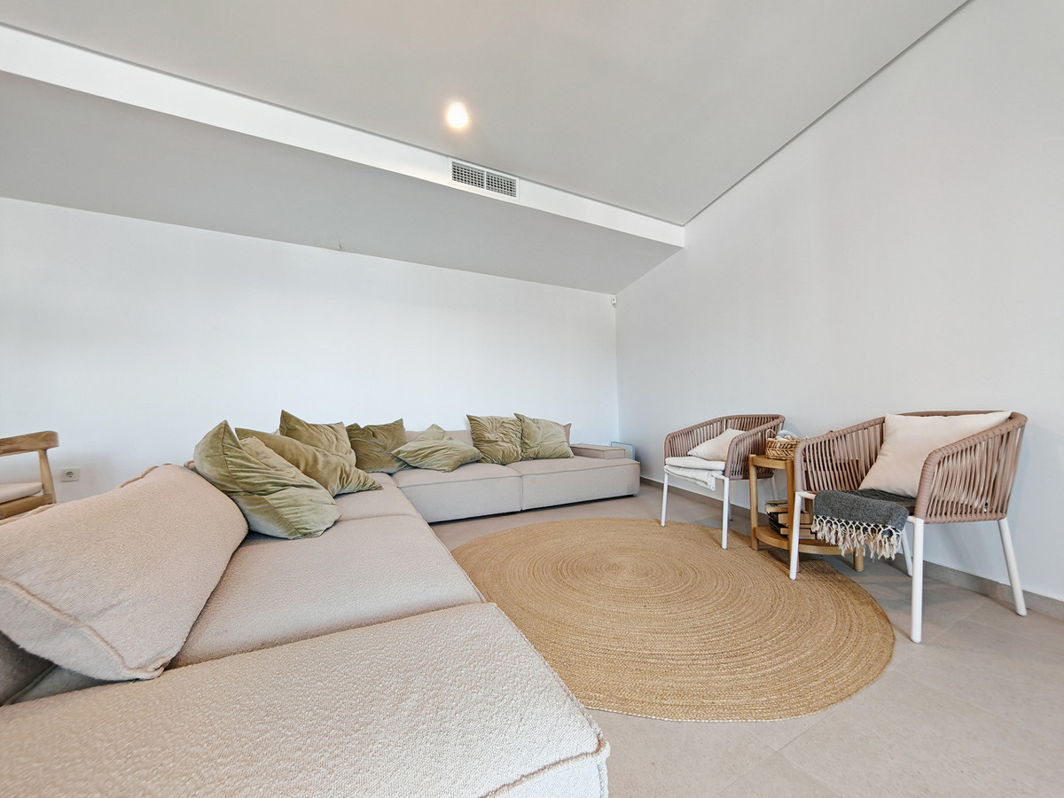 4 Bed Apartment for sale in Estepona Costa Del Sol, Málaga, Spain