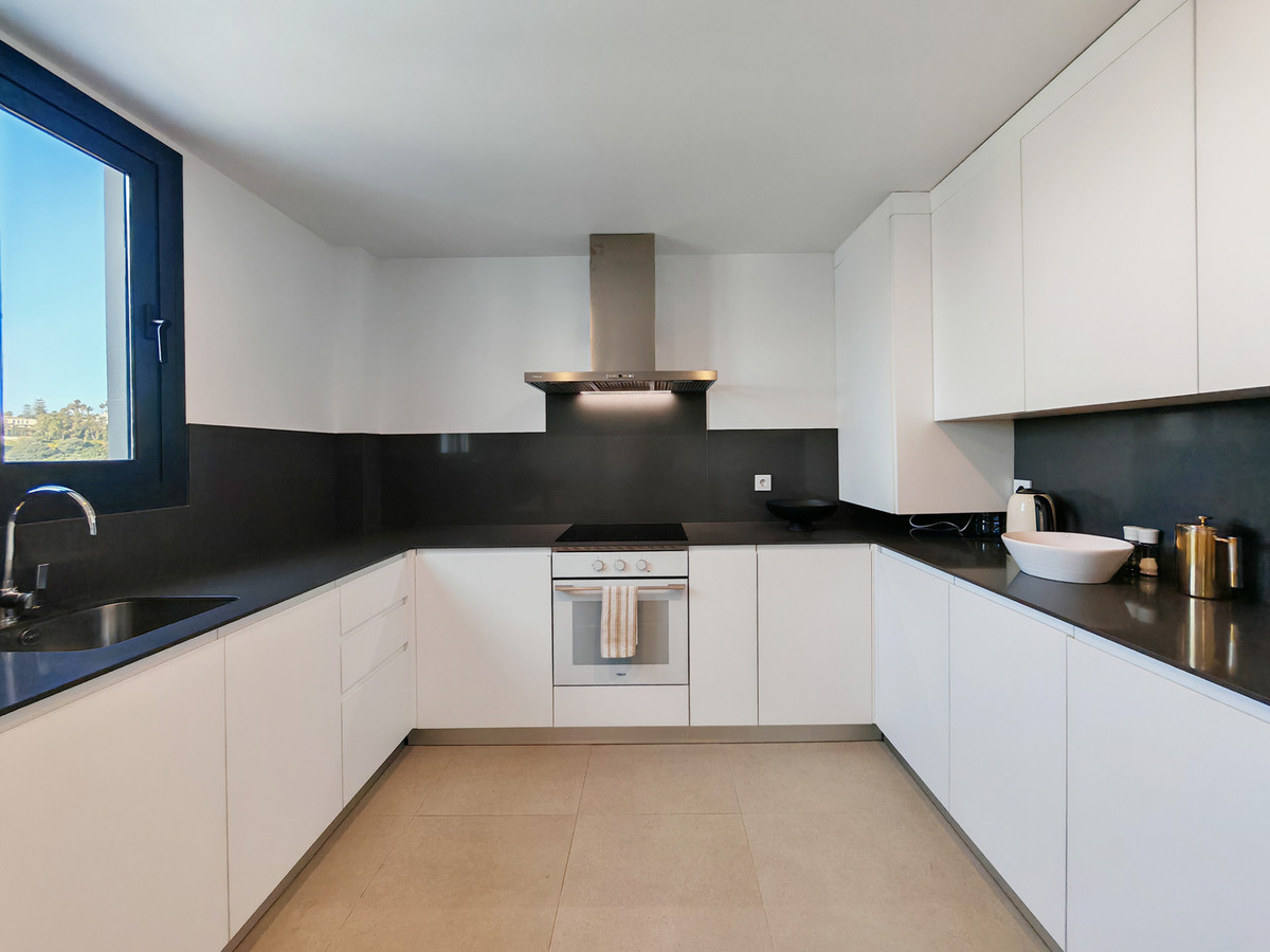 4 Bed Apartment for sale in Estepona Costa Del Sol, Málaga, Spain