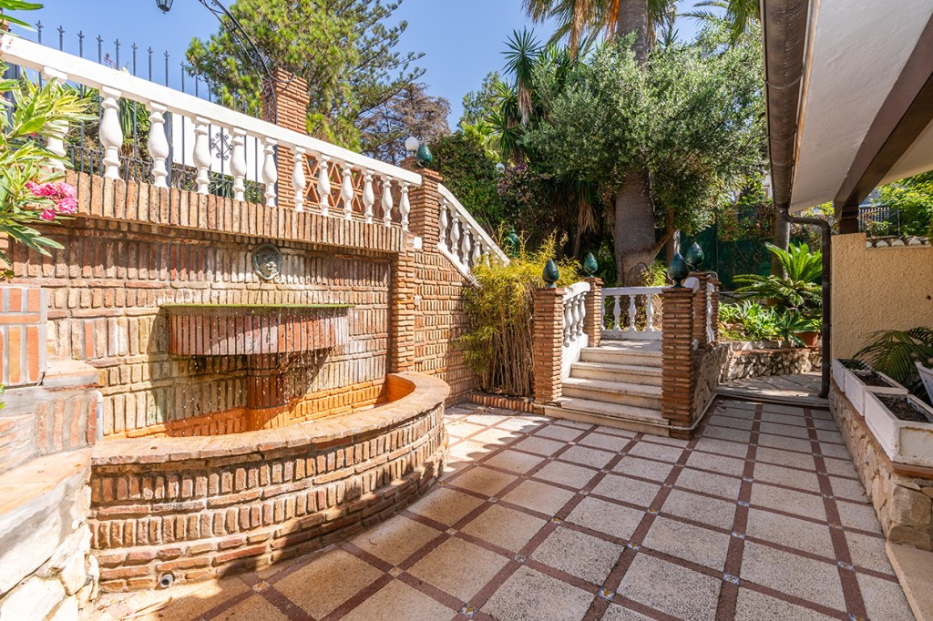 Se vende Villa - Chalet de 6 dormitorios en Costa Del Sol, Málaga, España