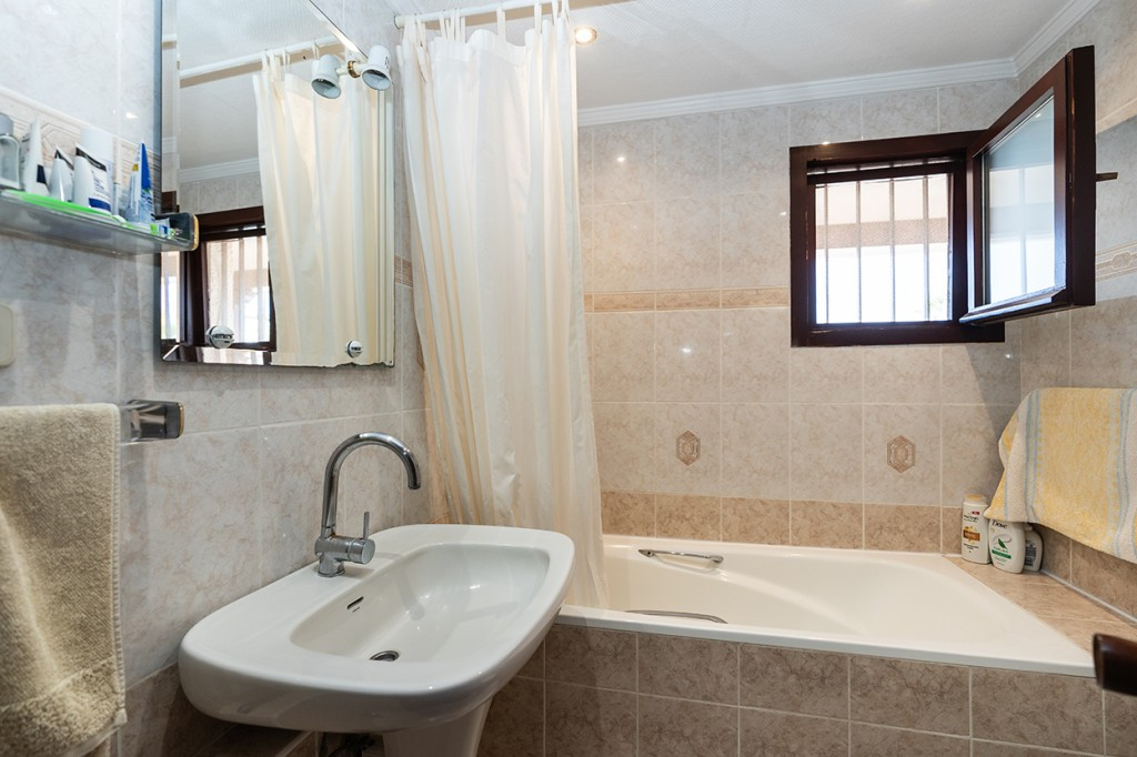 Se vende Villa - Chalet de 6 dormitorios en Costa Del Sol, Málaga, España