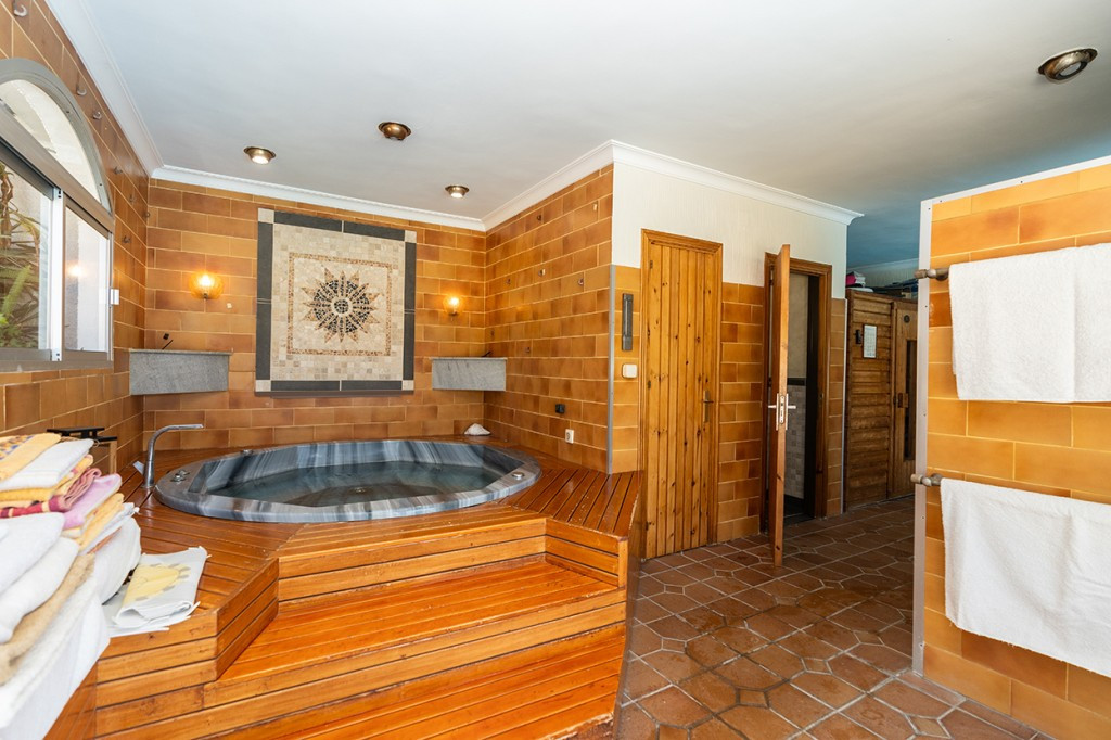 Se vende Villa - Chalet de 6 dormitorios en Costa Del Sol, Málaga, España