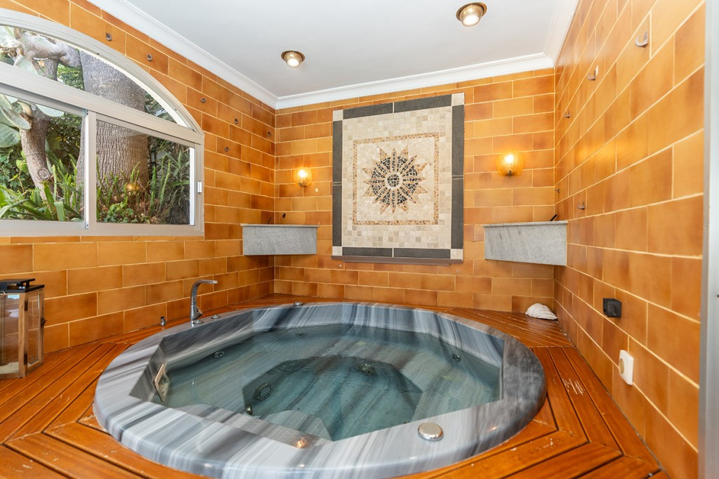 Se vende Villa - Chalet de 6 dormitorios en Costa Del Sol, Málaga, España