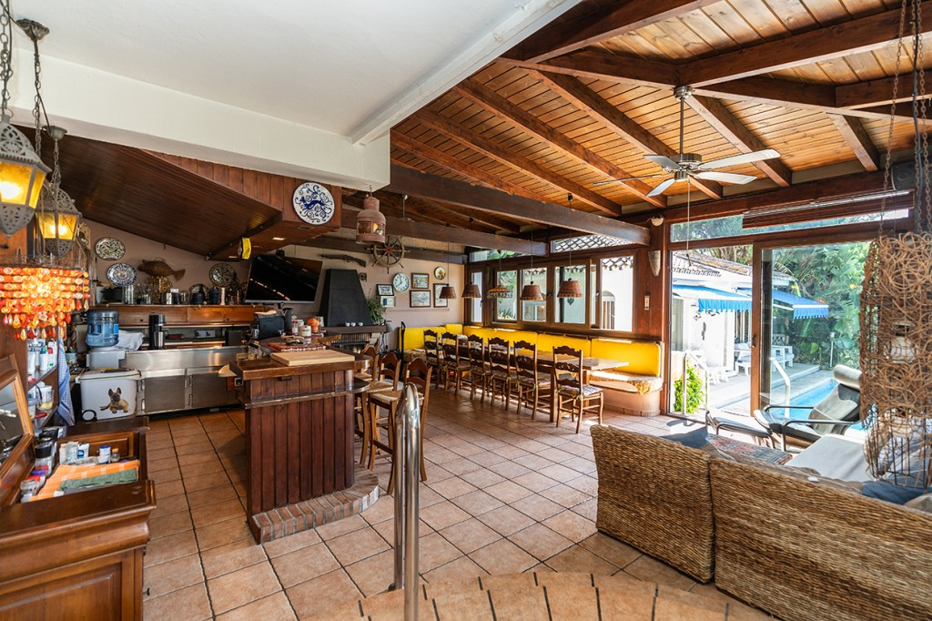 Se vende Villa - Chalet de 6 dormitorios en Costa Del Sol, Málaga, España