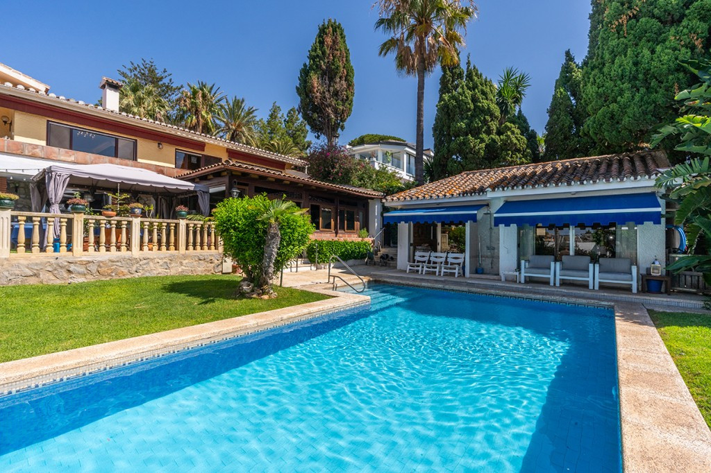 Se vende Villa - Chalet de 6 dormitorios en Costa Del Sol, Málaga, España