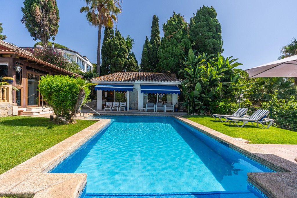 Se vende Villa - Chalet de 6 dormitorios en Costa Del Sol, Málaga, España
