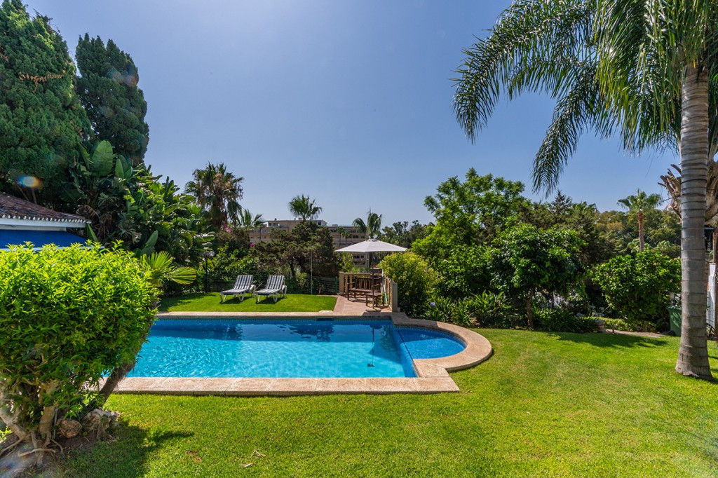 Se vende Villa - Chalet de 6 dormitorios en Costa Del Sol, Málaga, España