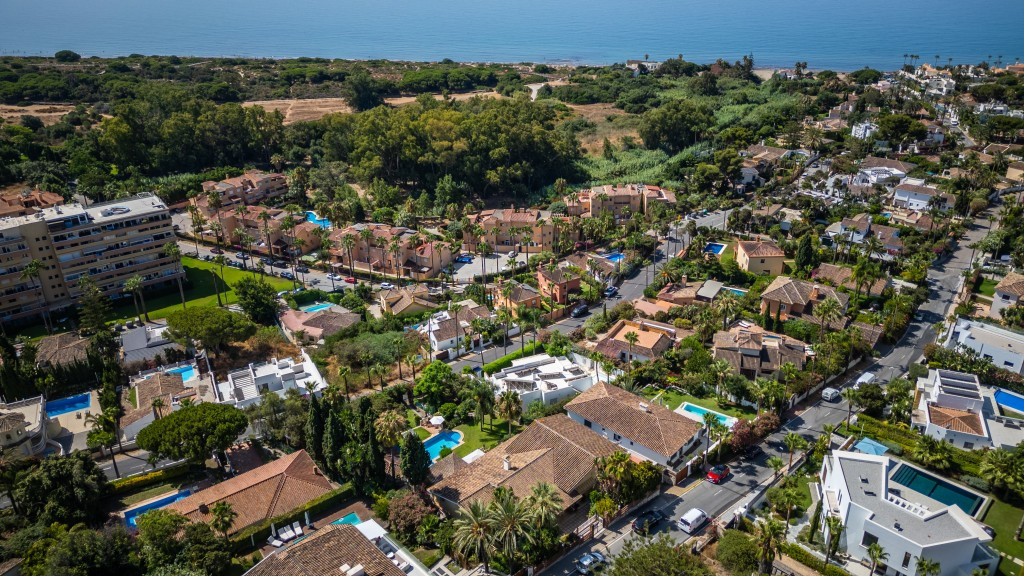 Se vende Villa - Chalet de 6 dormitorios en Costa Del Sol, Málaga, España