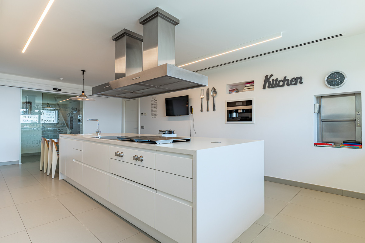 Se vende Villa - Chalet de 8 dormitorios en Costa Del Sol, Málaga, España