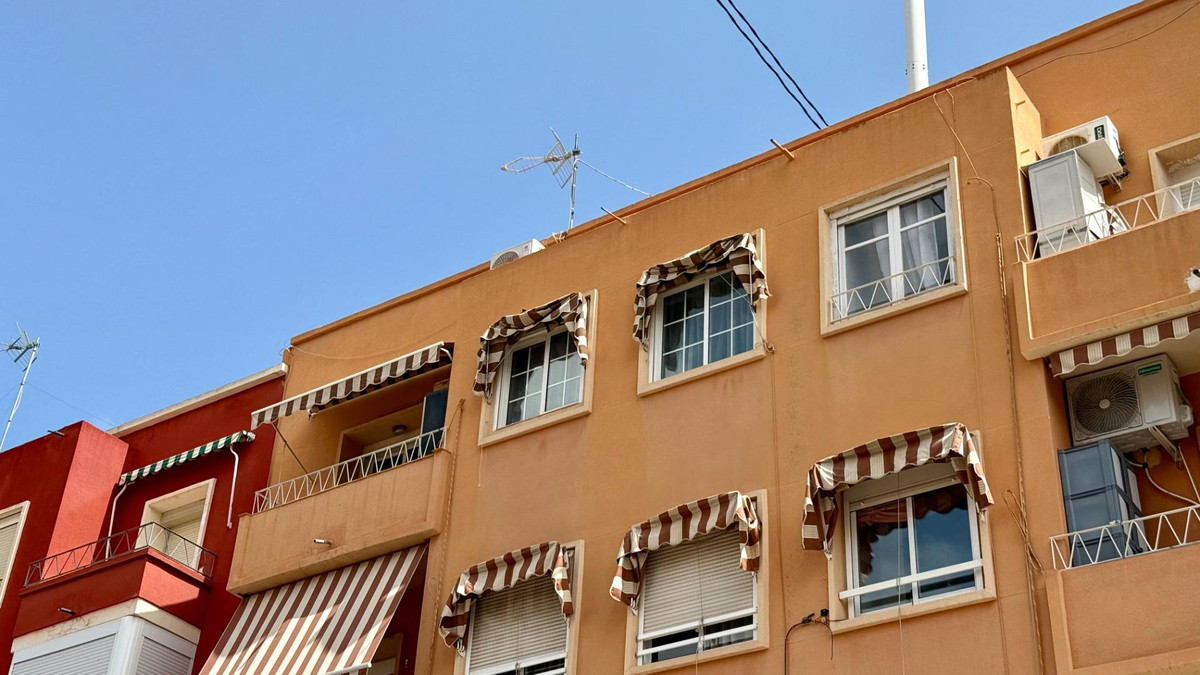 Se vende Apartamento Planta Media de 2 dormitorios en Costa Blanca, Alicante, España