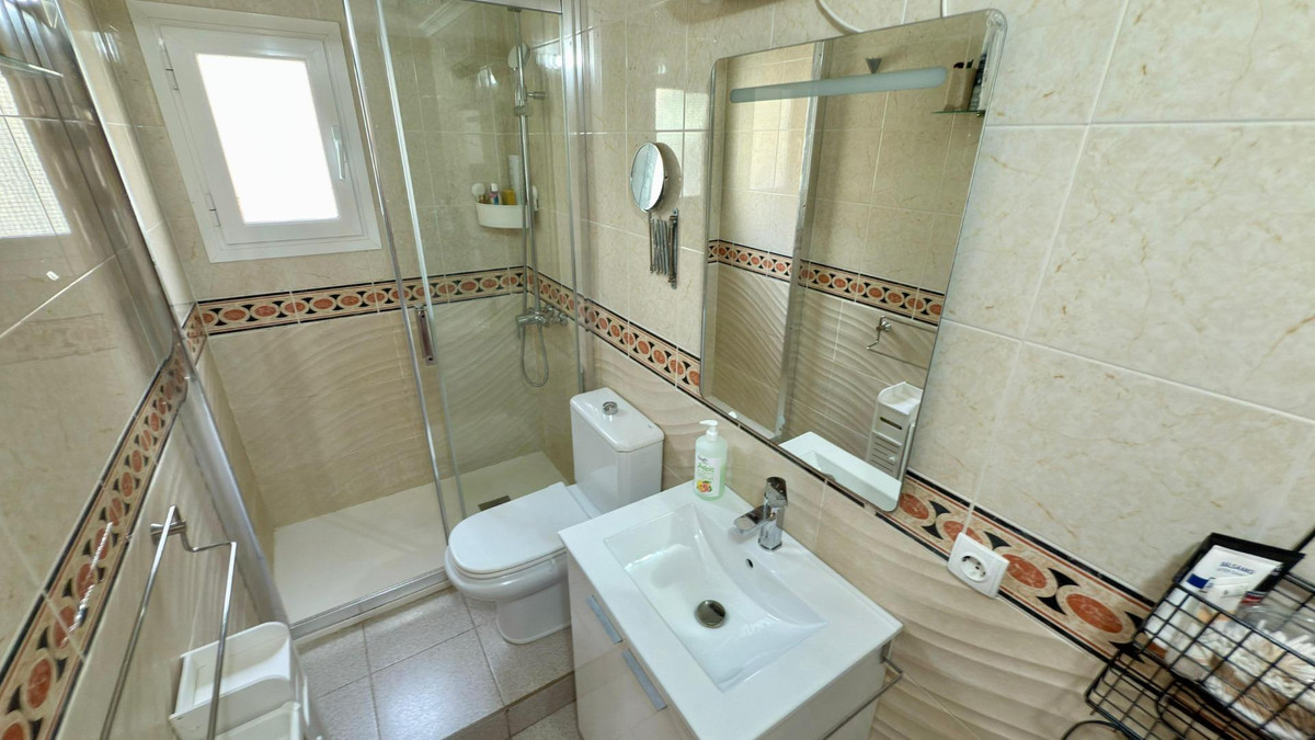 Se vende Apartamento Planta Media de 2 dormitorios en Costa Blanca, Alicante, España