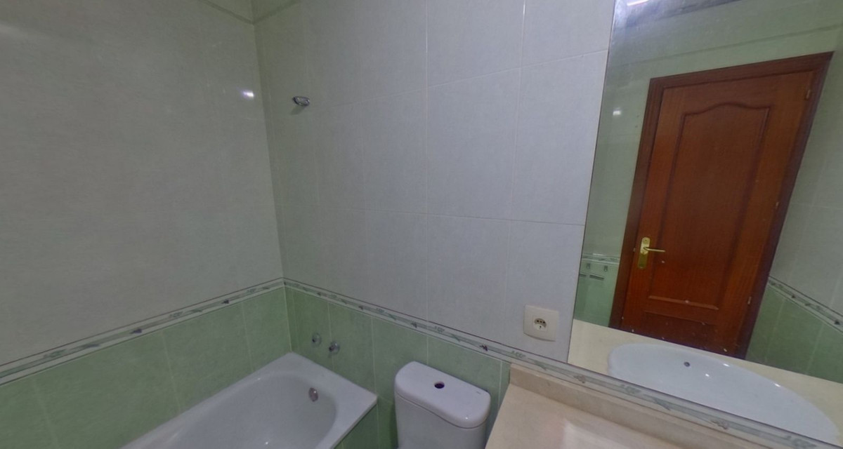 1 Bed Apartment for sale in La Duquesa Costa Del Sol, Málaga, Spain