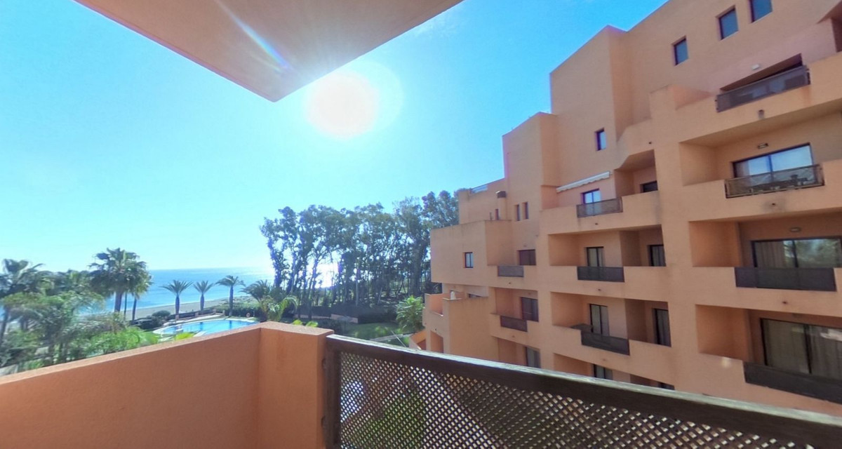 1 Bed Apartment for sale in La Duquesa Costa Del Sol, Málaga, Spain