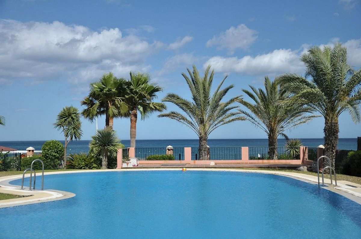 1 Bed Apartment for sale in La Duquesa Costa Del Sol, Málaga, Spain