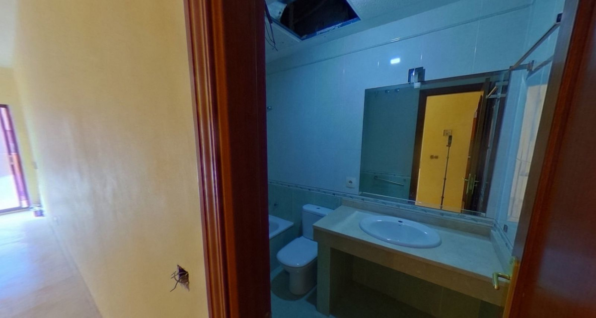 1 Bed Apartment for sale in La Duquesa Costa Del Sol, Málaga, Spain