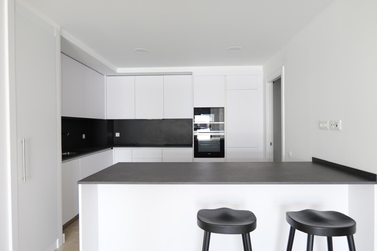 2 Bed Apartment for sale in Estepona Costa Del Sol, Málaga, Spain