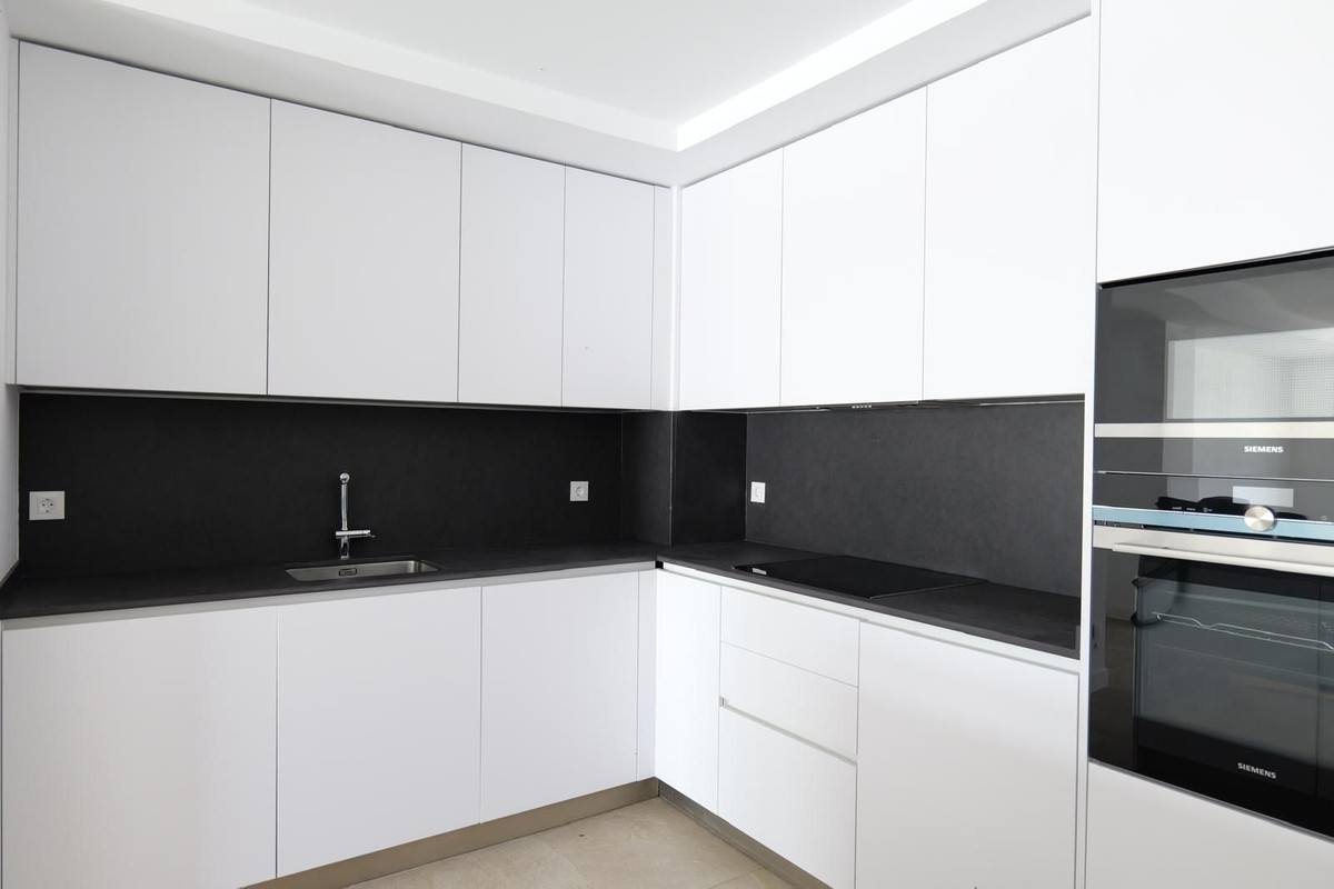 2 Bed Apartment for sale in Estepona Costa Del Sol, Málaga, Spain