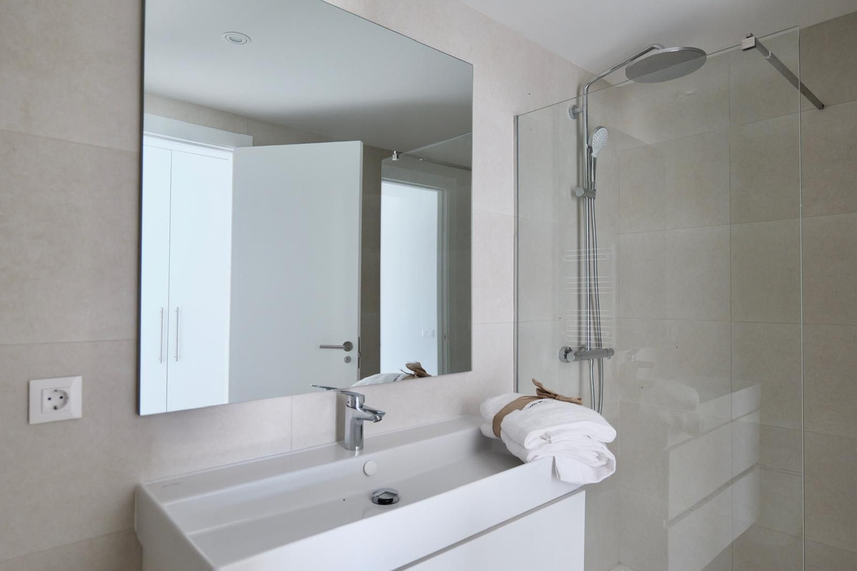 2 Bed Apartment for sale in Estepona Costa Del Sol, Málaga, Spain