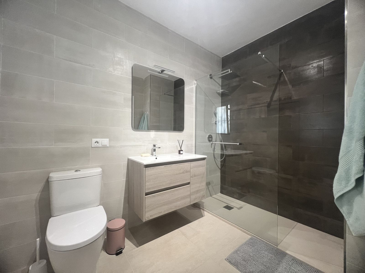2 Bed Apartment for sale in La Quinta Costa Del Sol, Málaga, Spain