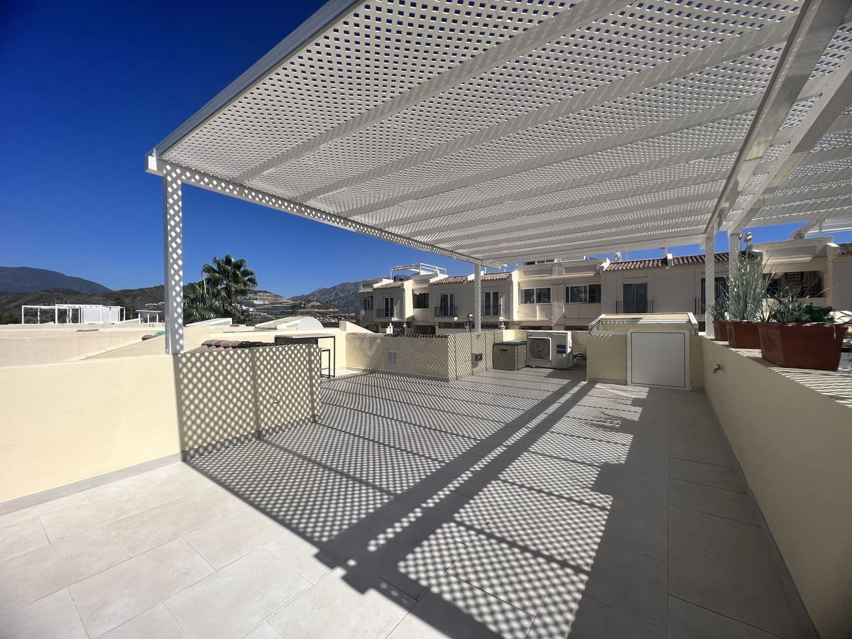2 Bed Apartment for sale in La Quinta Costa Del Sol, Málaga, Spain