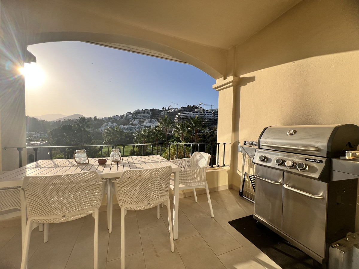 2 Bed Apartment for sale in La Quinta Costa Del Sol, Málaga, Spain